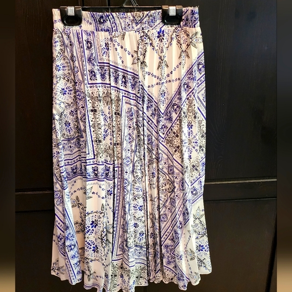 3 for 30 - H&M Blue, White & Black pleated midi skirt, size 2 - Picture 3 of 8